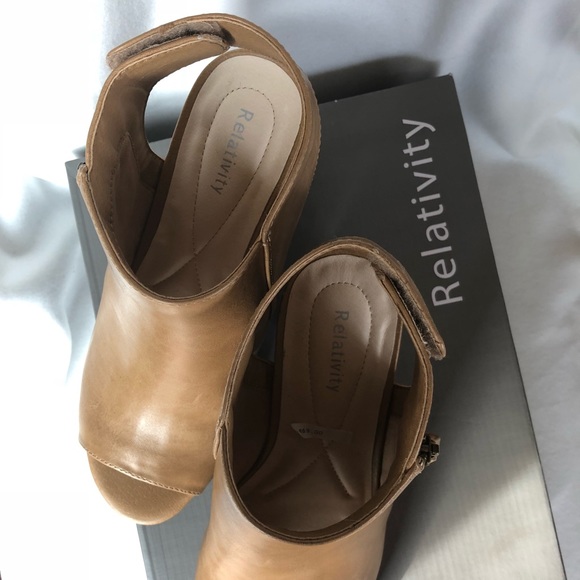 New with tags CAMEL OPEN TOE BOOTIE W/ Side zip - Picture 4 of 8